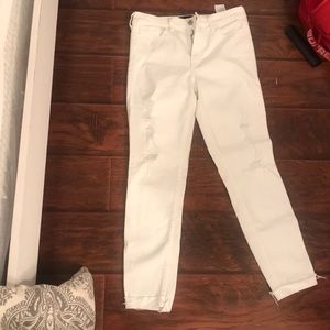 Size 5 Hollister jeans. In great condition worn 2